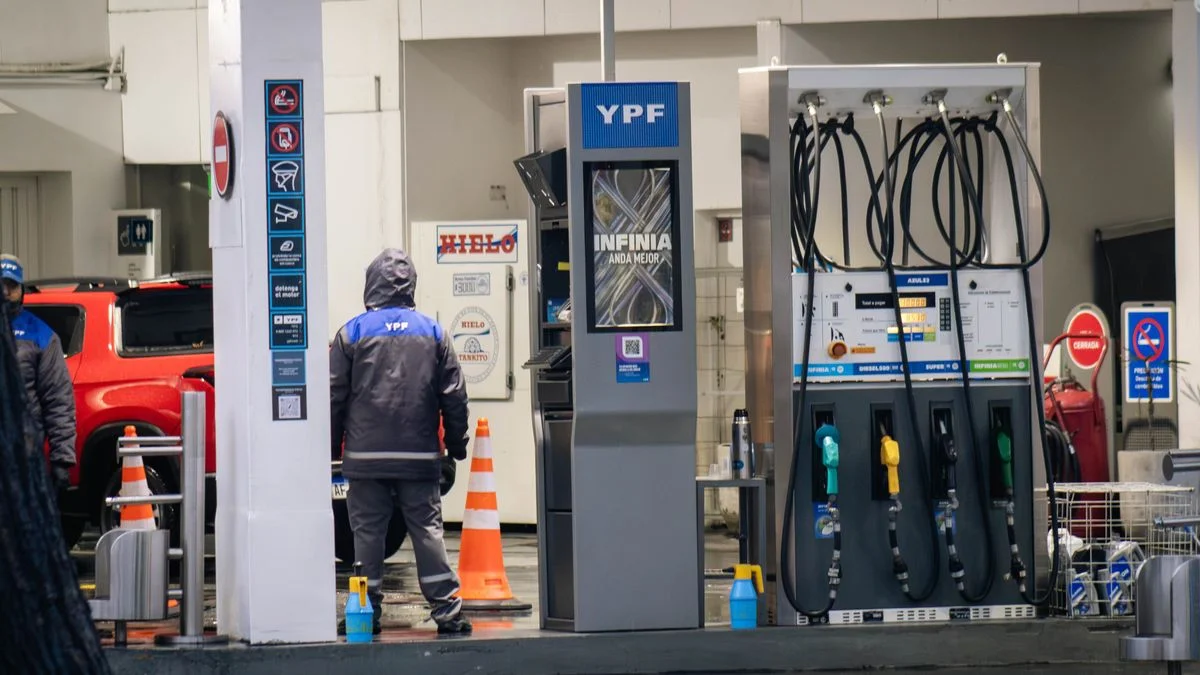 Porqué en Argentina la nafta no va a bajar aunque se termine la guerra y abran el Estrecho de Ormuz