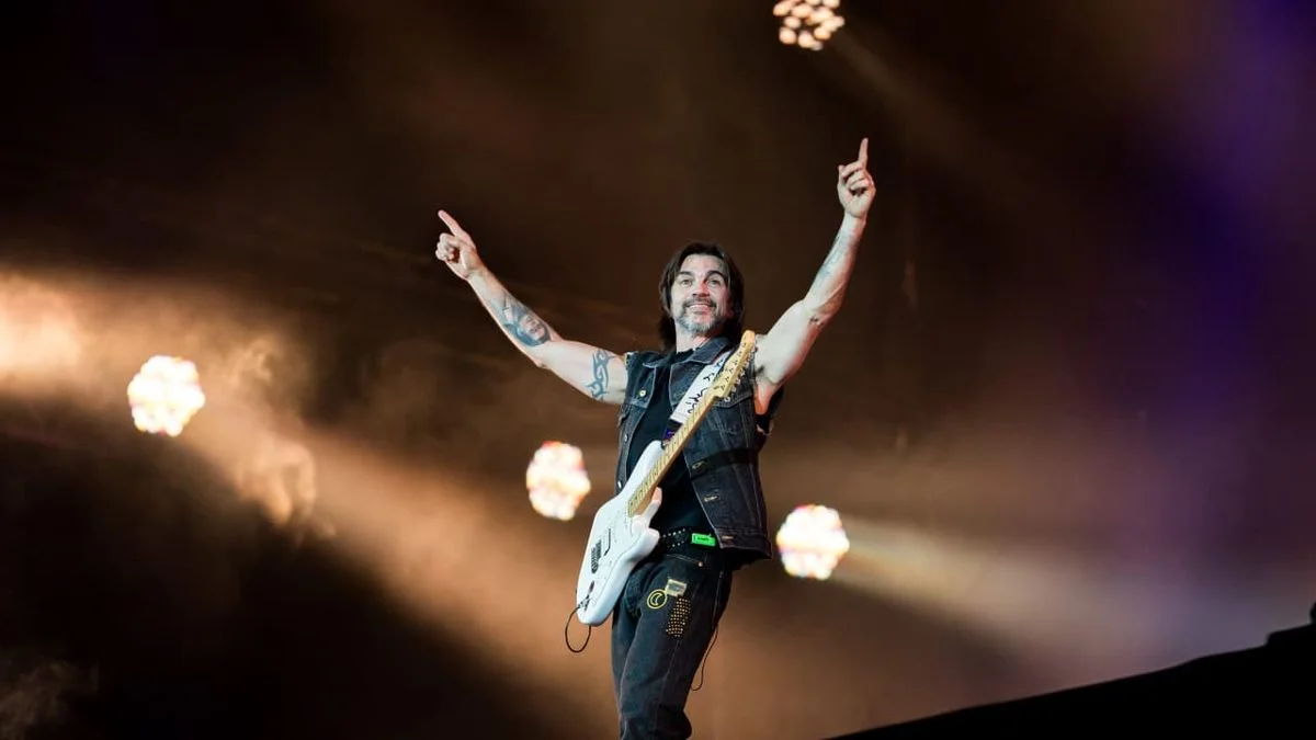 Juanes cierra octubre con un show en Mendoza y "La Camisa Negra" reversionada