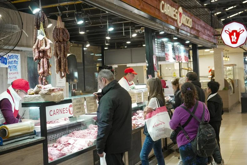 La inflación real del primer trimestre se aleja de los planes de Javier Milei. 