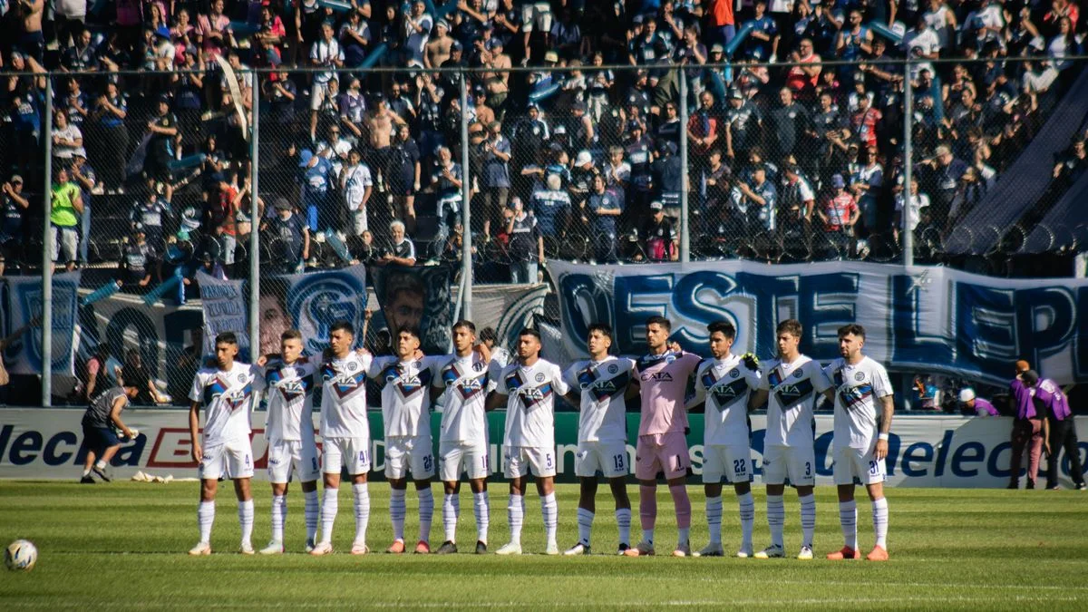 Godoy Cruz juega ante Lanús, en la Fortaleza, la primera de sus "finales" para salvarse del descenso