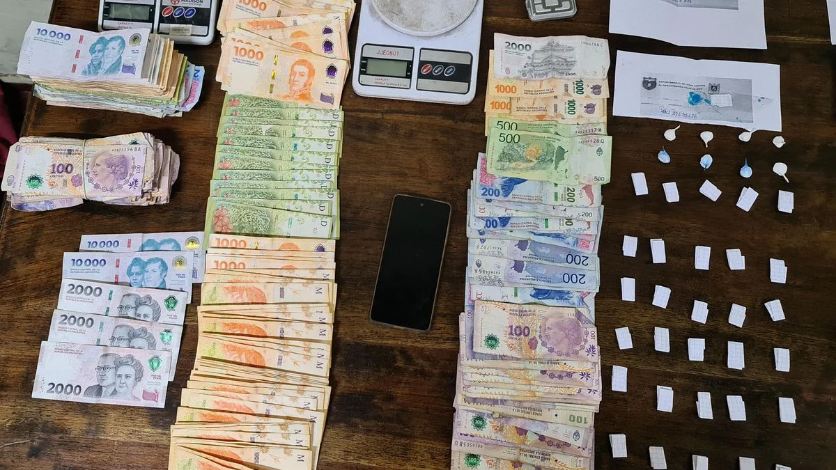 Desactivan "kiosquitos" de droga y detienen a tres mujeres y un hombre