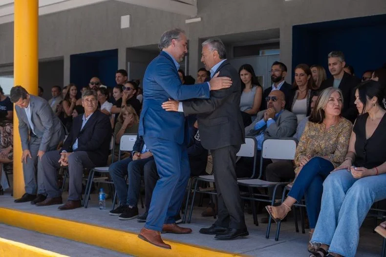 El intendente de Maipú, Matías Stevanato y el gobernador Alfredo Cornejo. 