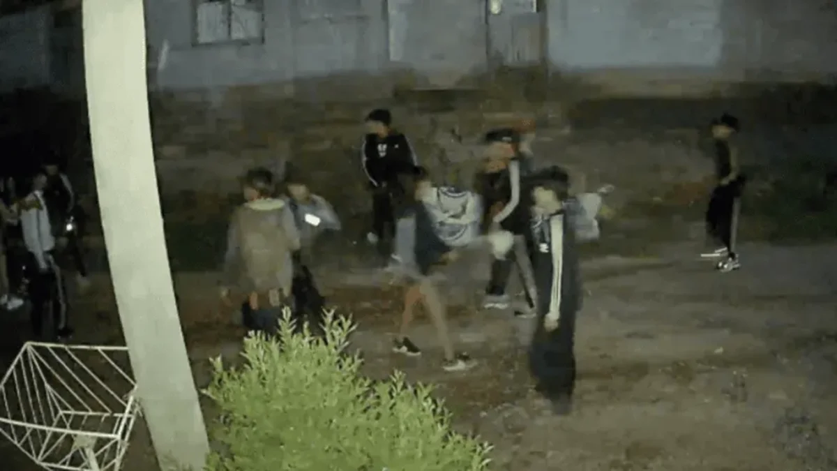 Se desangró luego de ser apuñalado a la salida de una fiesta de egresados: descartan que haya sido una riña