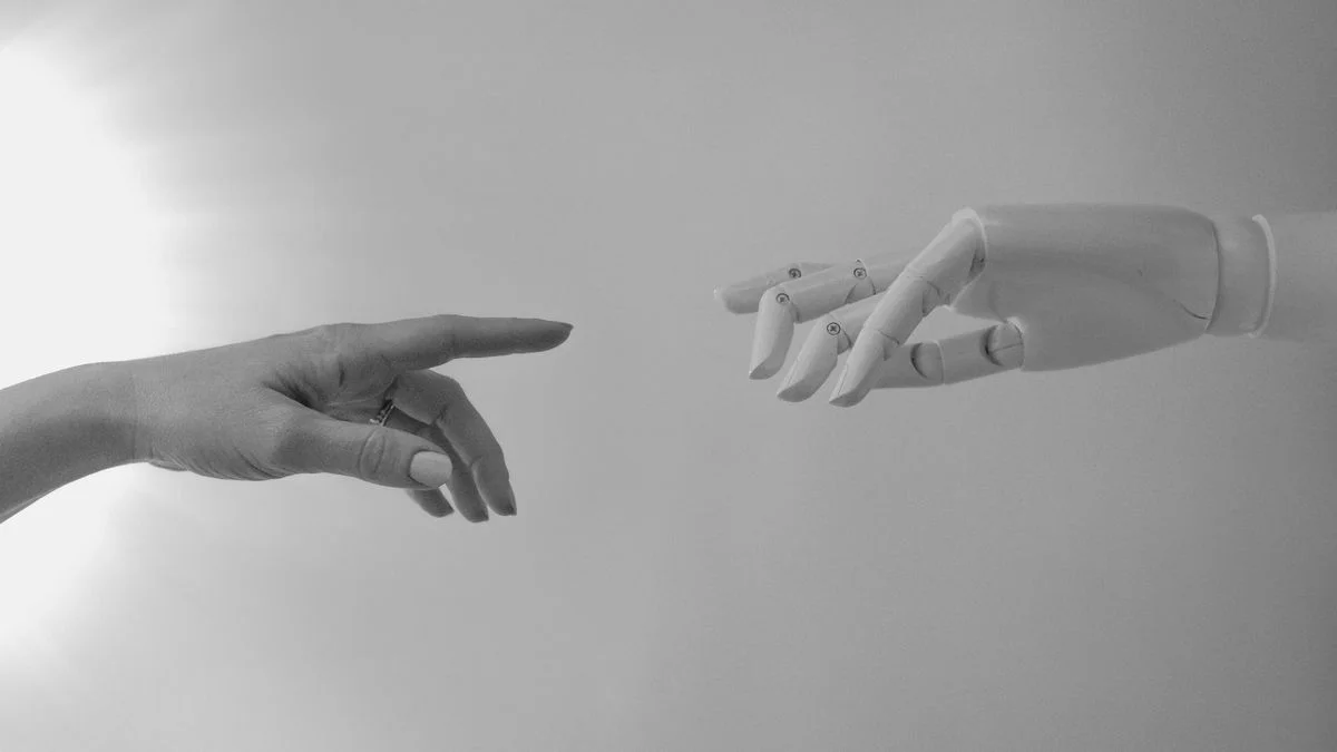 "No desenchufar, IA trabajando": una muestra de arte sobre los vínculos humanos con la tecnología