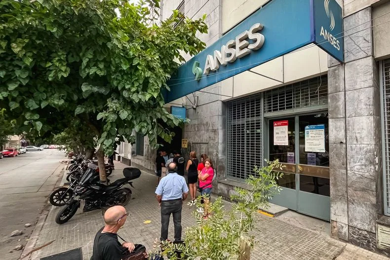 ANSES aplica aumentos en asignaciones familiares. 