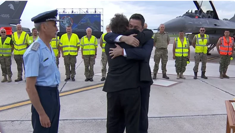 Javier Milei y Luis Petri en el acto de los aviones F-16.