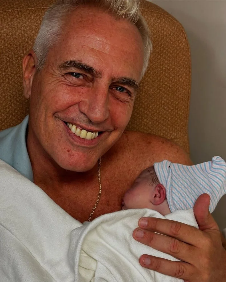 Marley junto a su hija reci&eacute;n nacida, Milenka