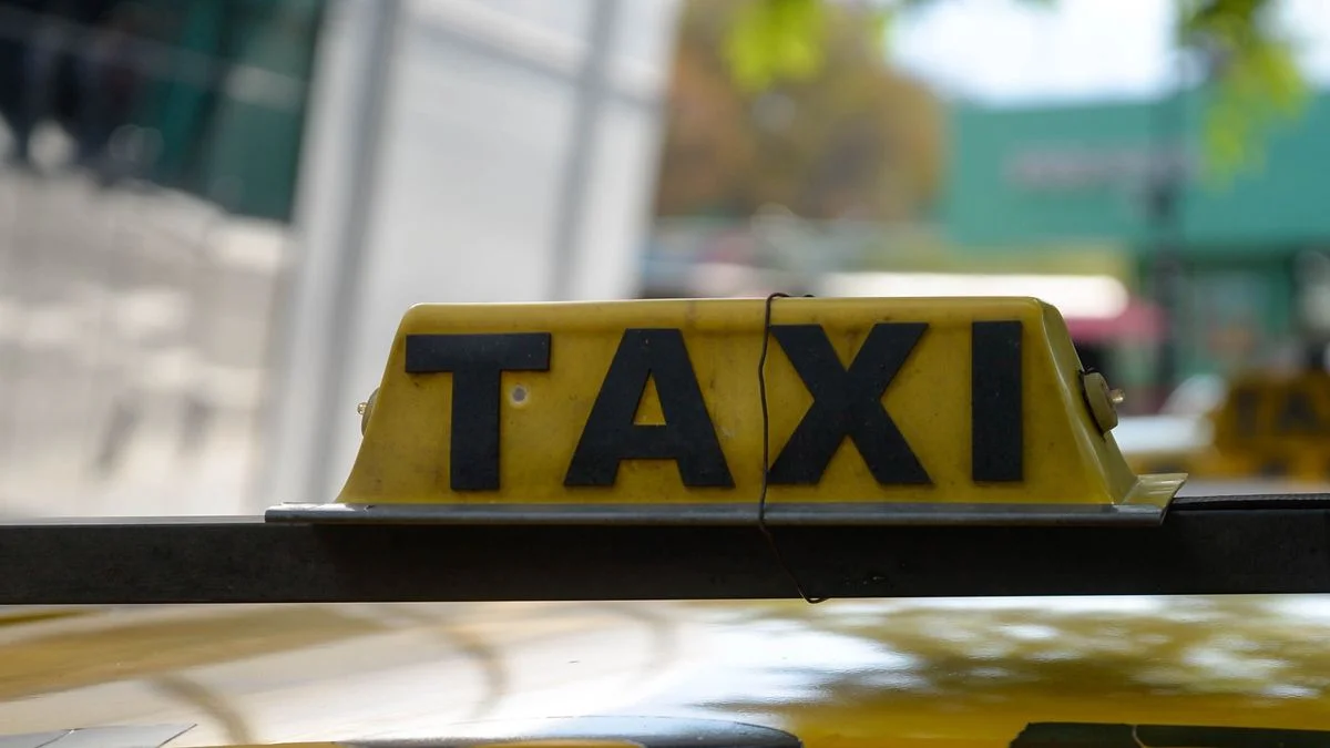 Otro taxista asaltado en Ciudad: el ladrón intentó escapar pero fue capturado