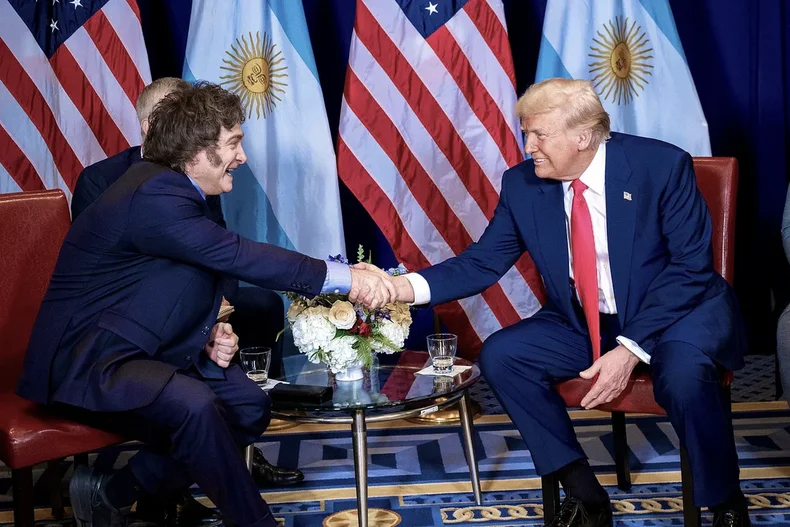 Javier Milei entregó la política económica a Estados Unidos. 