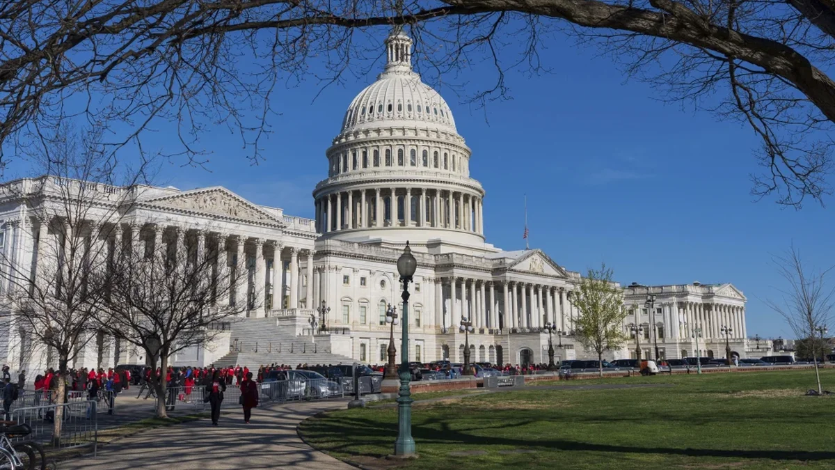 Cruje el Congreso tras el bombardeo de Trump: los demócratas critican la injerencia en Medio Oriente
