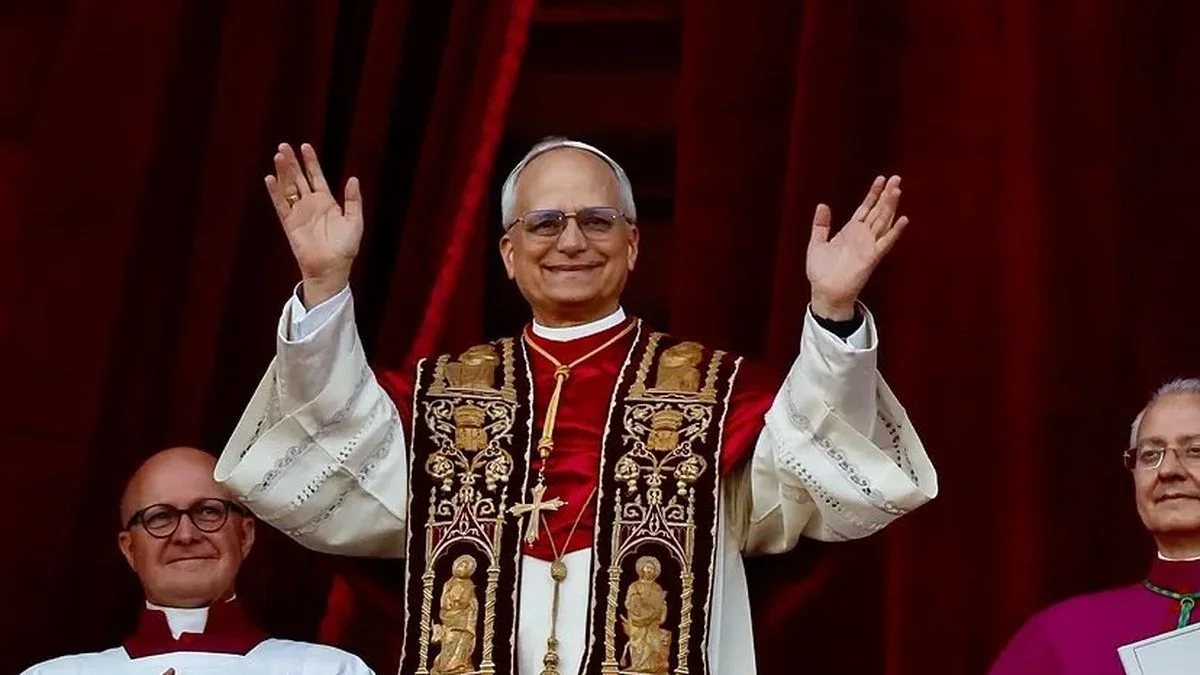 Las primeras palabras del papa León XIV y un agradecimiento a Francisco