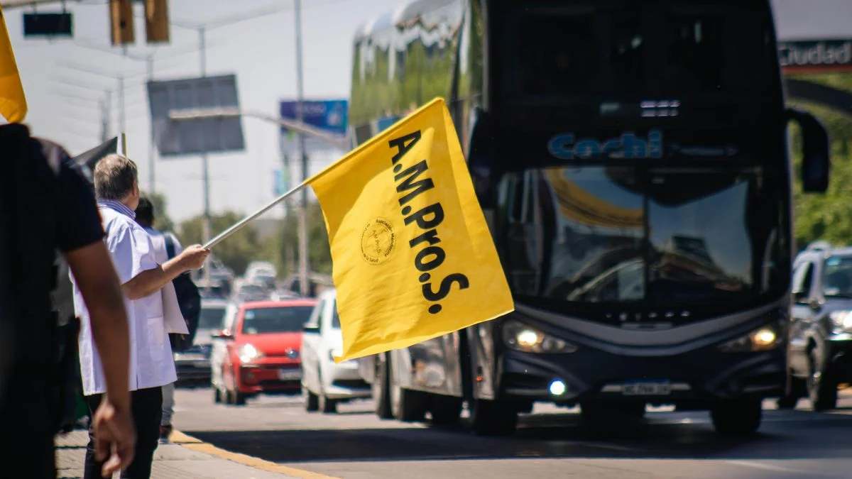 Varios gremios suman sus banderas al caravanazo de vecinos contra San Jorge