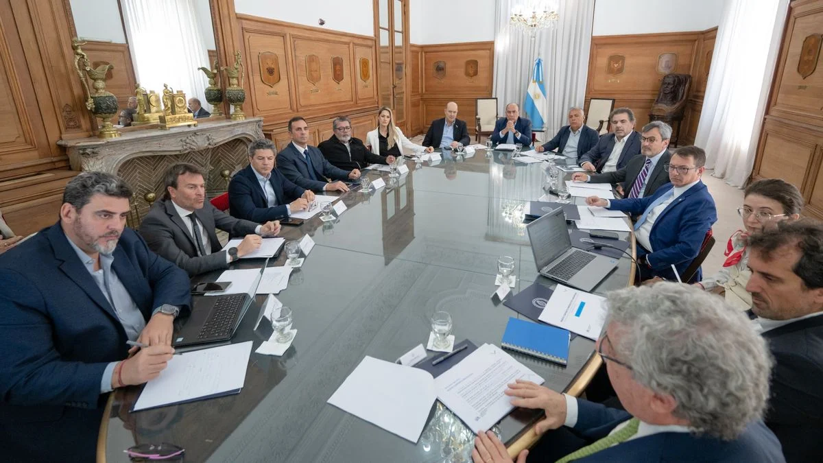 Cornejo participó de la reunión del Consejo de Mayo con la reforma fiscal como eje del debate