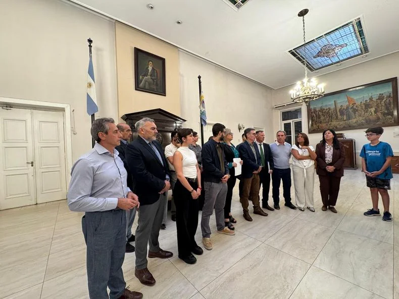 Dirigentes de distintos espacios de la oposición confluyeron en la Legislatura impulsando una serie de proyectos. 
