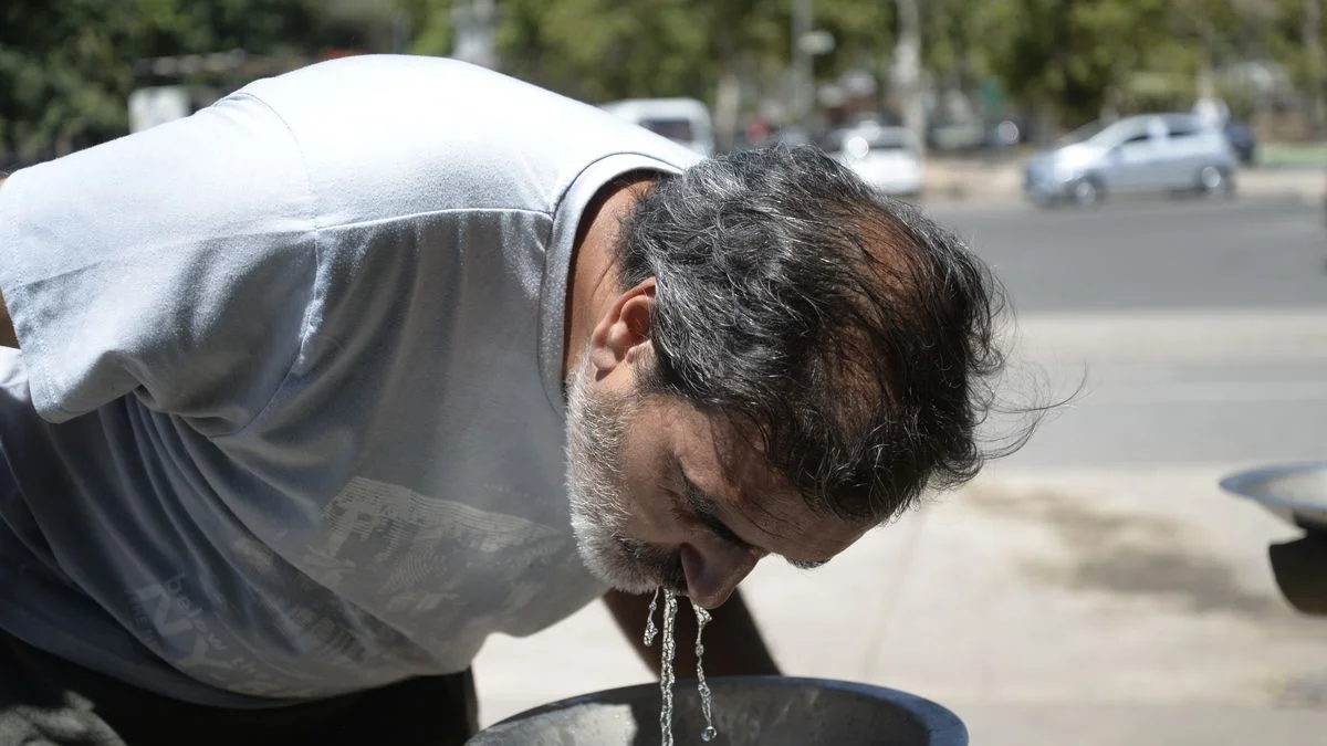 Alerta roja por temperaturas "extremas" y probabilidad de tormentas aisladas en Mendoza