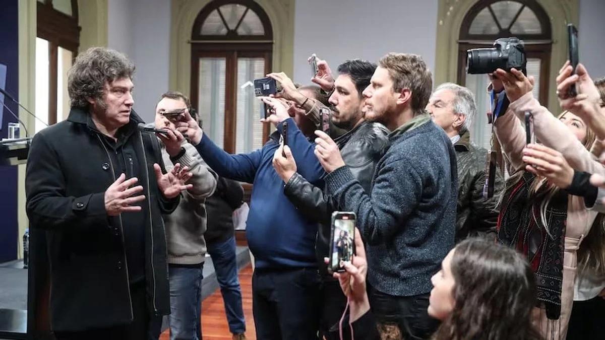 Escalada contra la prensa: Milei prohibió el ingreso de todos los periodistas acreditados a la Casa Rosada
