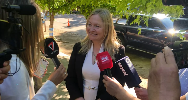 La Vicegobernadora votó temprano en San Rafael.