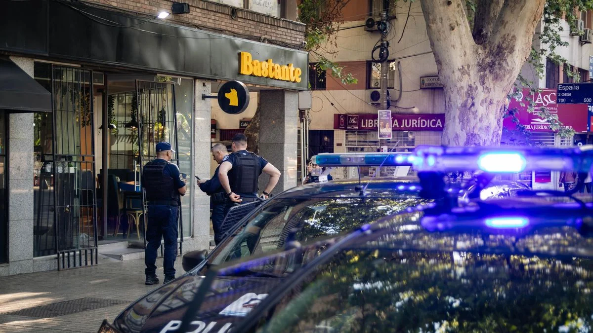 Detienen a tres sospechosos por el robo a un café en pleno centro mendocino