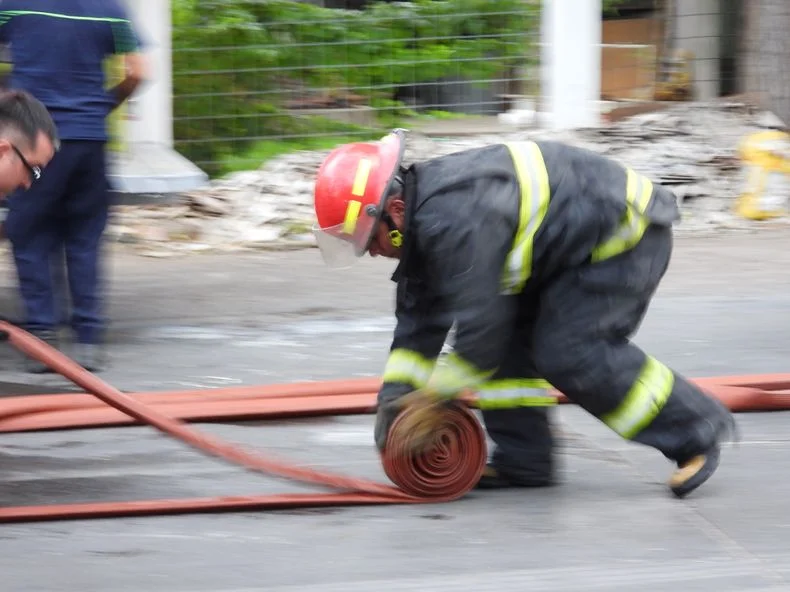 El incendio, seguido del accidente en Godoy Cruz dej&oacute; dos heridos.