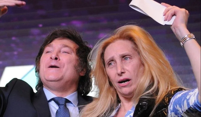 Javier Milei y su hermana Karina, est&aacute;n en el ojo de la tormenta.