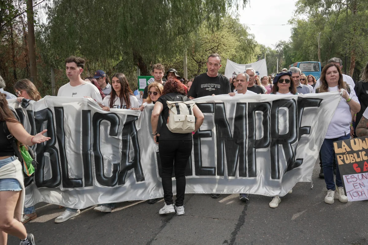 Marcha Universitario - Universidad Pública - Estudiantes - Universitarios (2)