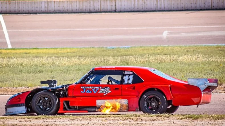 El fuego sagrado sale del auto de Campillay.