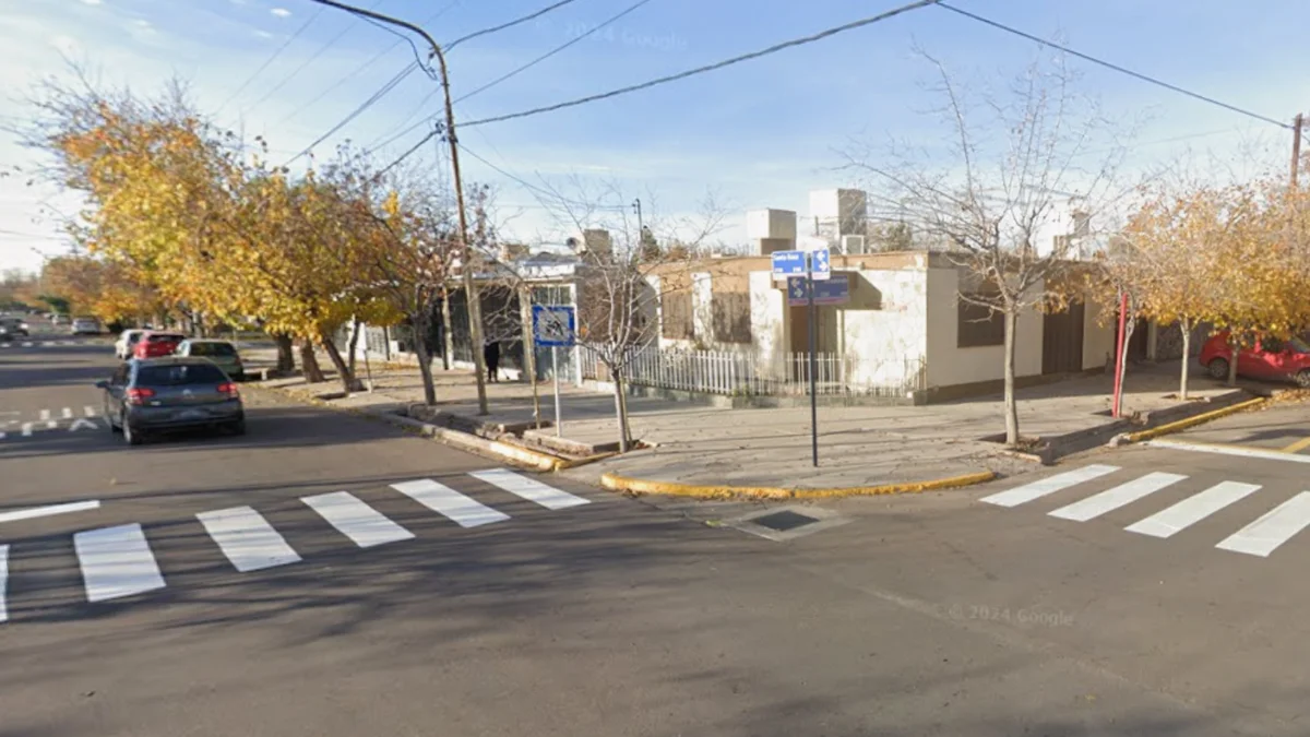 Encapuchados la amenazaron con un arma y le robaron el auto en Guaymallén