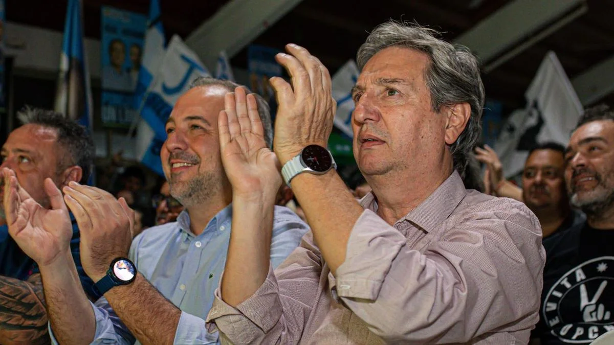 Félix profundiza el contraste con Petri por la entrega de Milei a Trump: "Nos humilla tirándose a sus pies"