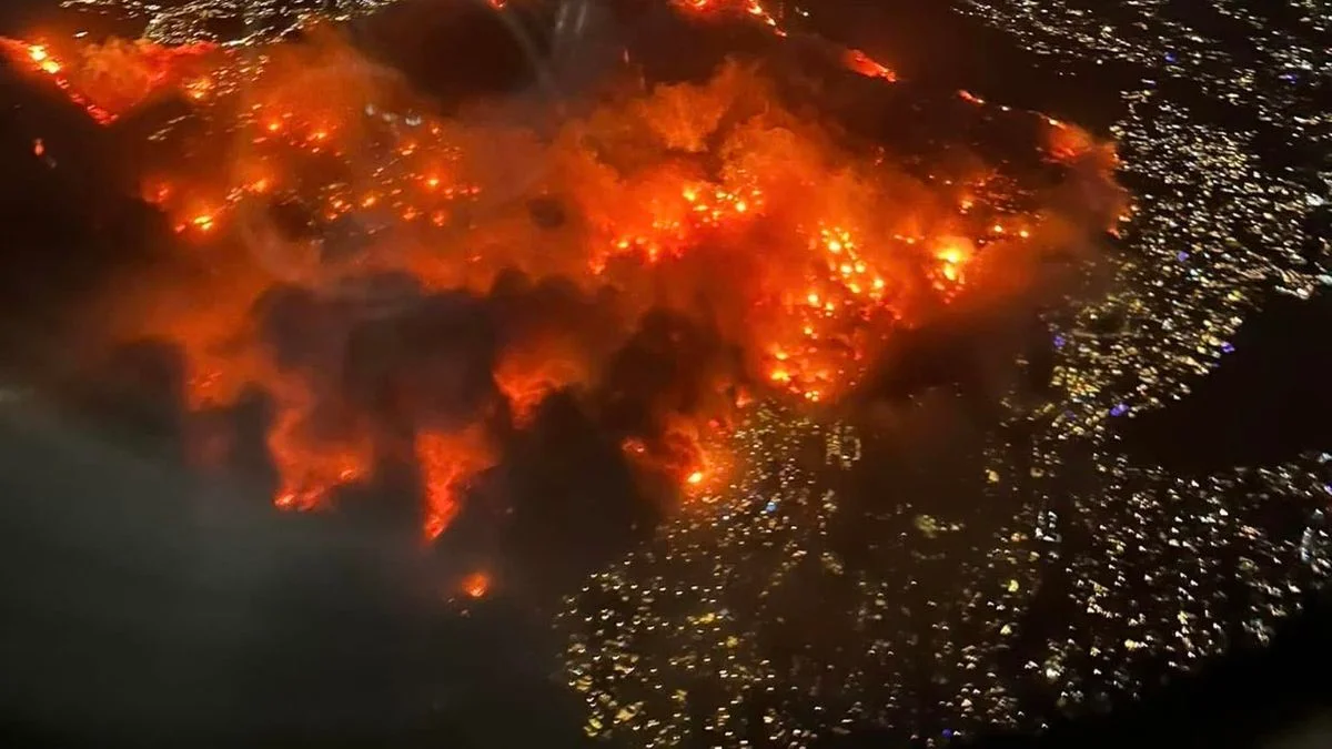 Los Ángeles: alerta en el Paseo de La Fama y más de cien mil evacuados por incendios