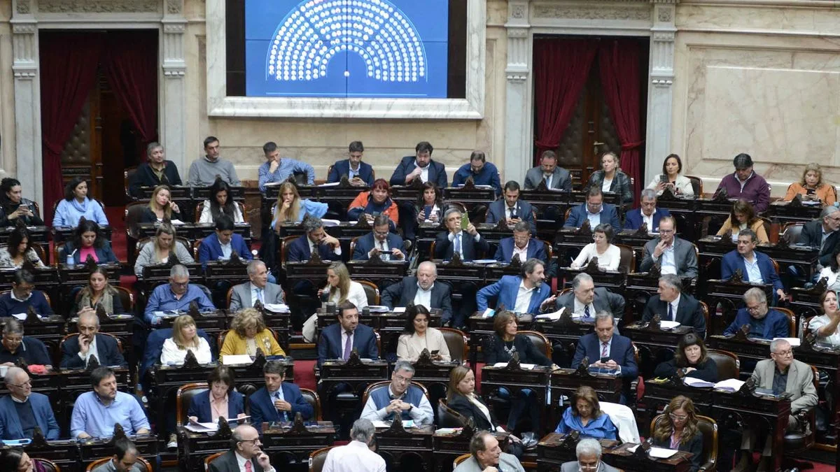 Diputados aprueban ley que restringe DNU y envían cambios al Senado