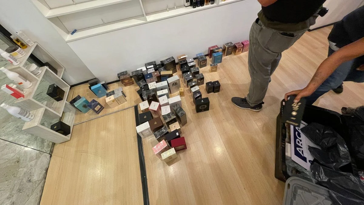 Contrabando en la Galería Piazza: secuestraron perfumes y zapatillas importadas