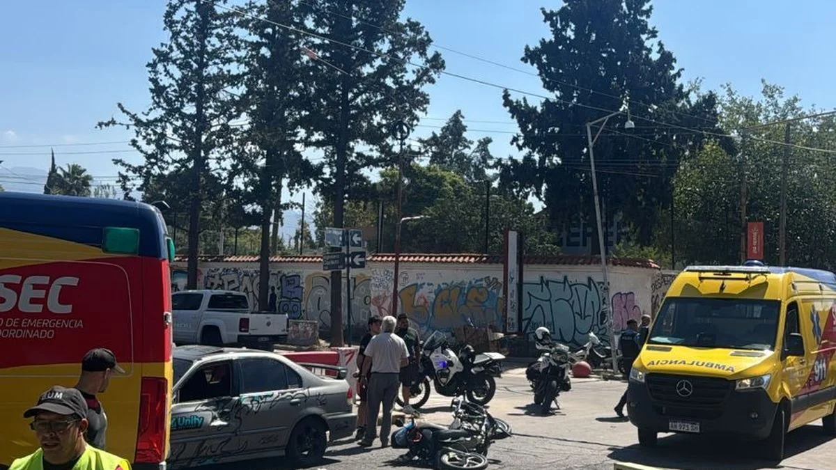 Violento accidente en Las Heras: dos mujeres graves tras un choque entre un auto y una moto