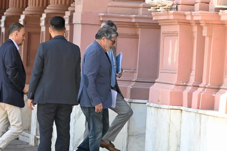 El titular de la UOCRA, Gerardo Martínez, entrando a Casa Rosada para estar en el Consejo de Mayo.