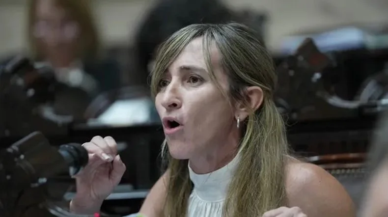 Mercedes Llano, alfil de Javier Milei desde la primera hora y docente de la UNCUYO, tambi&eacute;n desoy&oacute; el pedido de la Casa de Altos Estudios.&nbsp;