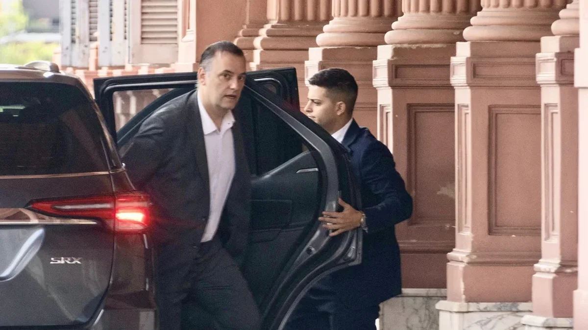 Emergencia ígnea: Milei reúne a la mesa chica para analizar el pedido de los gobernadores