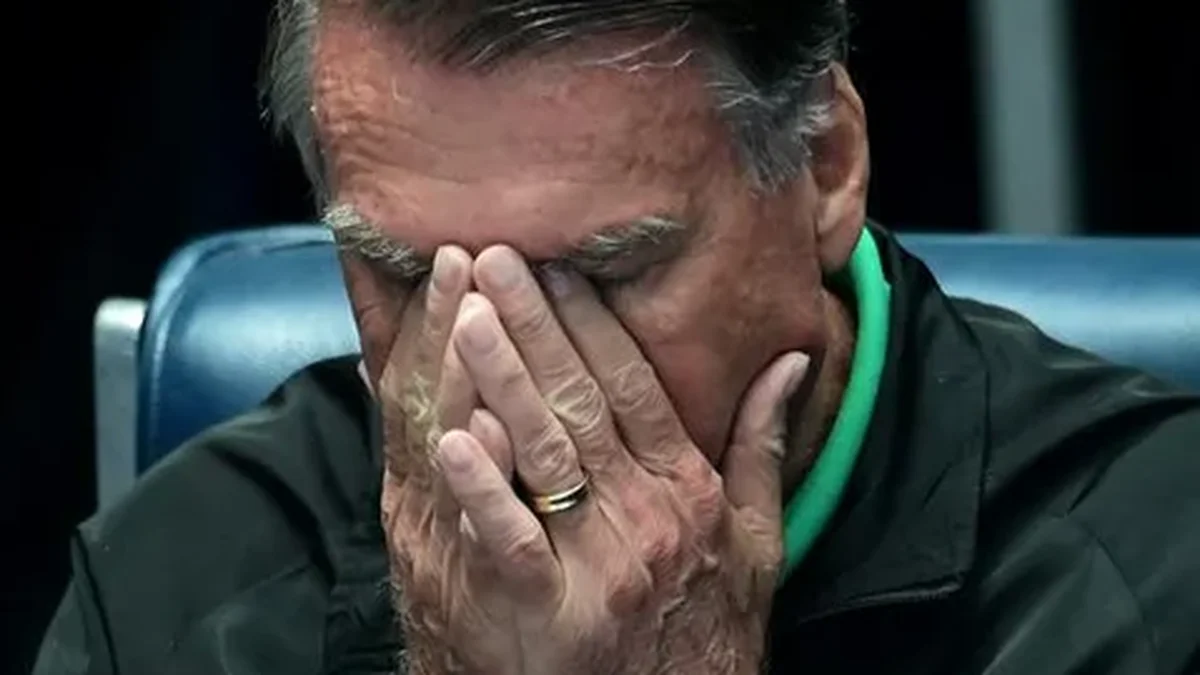 Intento de golpe a Lula: Jair Bolsonaro deberá cumplir prisión domiciliaria con tobillera