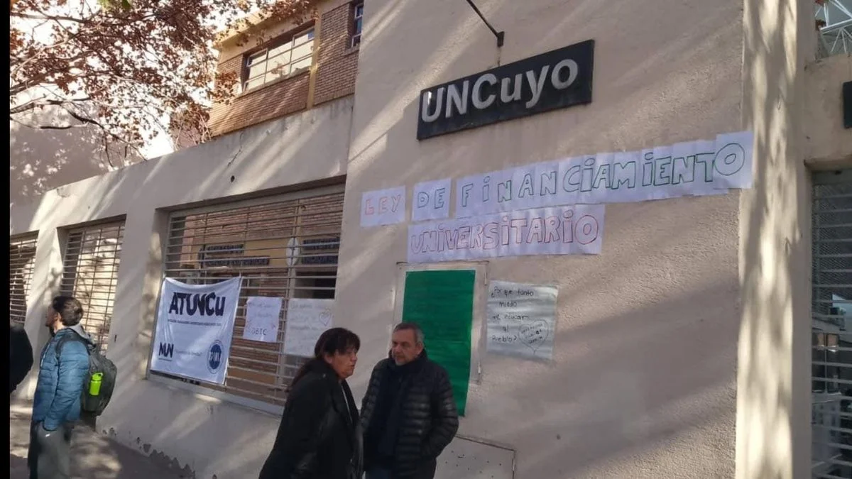 Reclamos de alumnos y docentes de la universidad pública en San Rafael por financiamiento