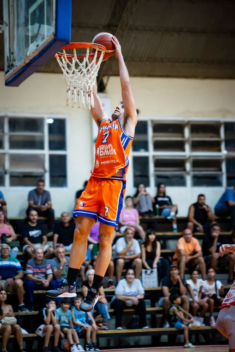 Rivadavia b&aacute;squet cierra ma&ntilde;ana la primera fase en Mendoza.