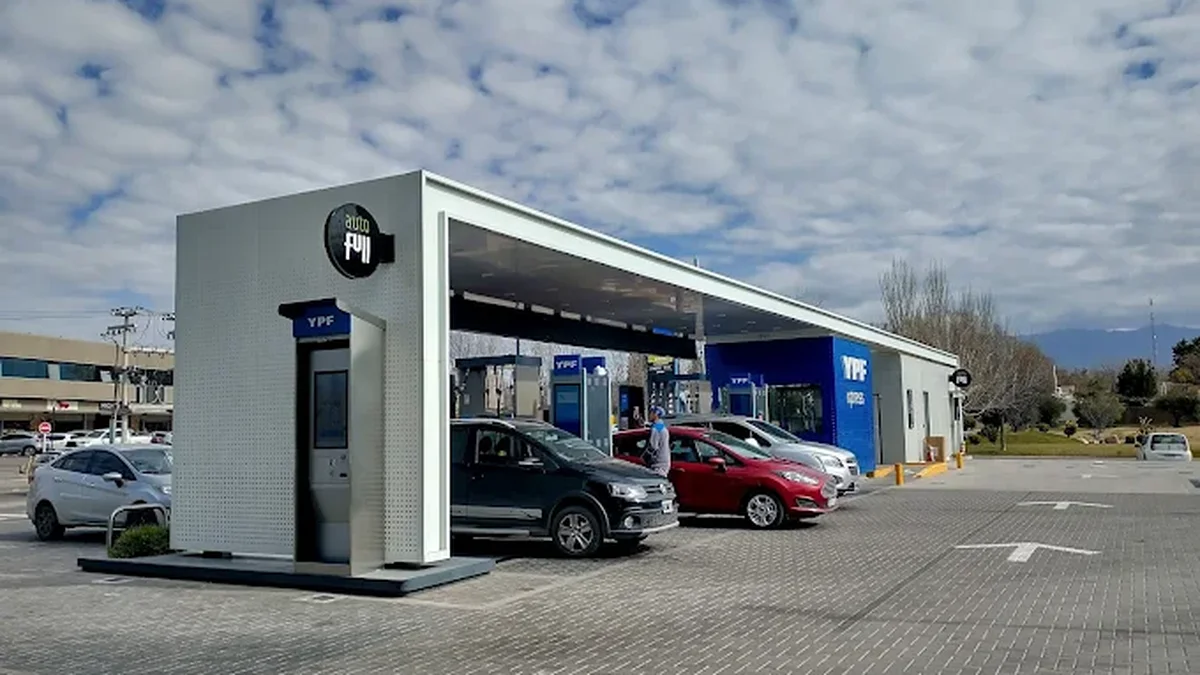 Motochorros armados asaltaron una estación de servicio de Luján de Cuyo y se llevaron la recaudación