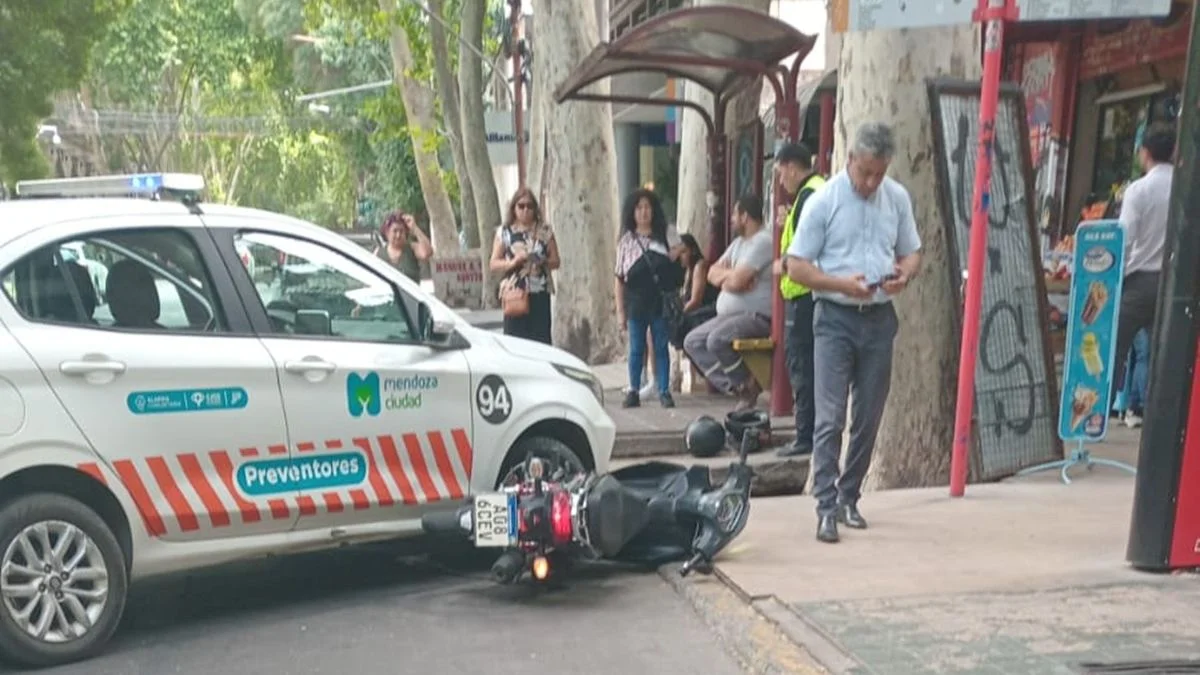 A plena luz del día: intentaron robar una moto en Ciudad y terminaron detenidos