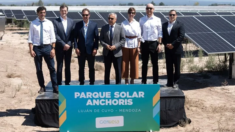 Alfredo Cornejo estuvo con Jorge Brito, presidente del Banco Macro, y titular de Genneia, que inauguró un Parque Solar en Anchoris.