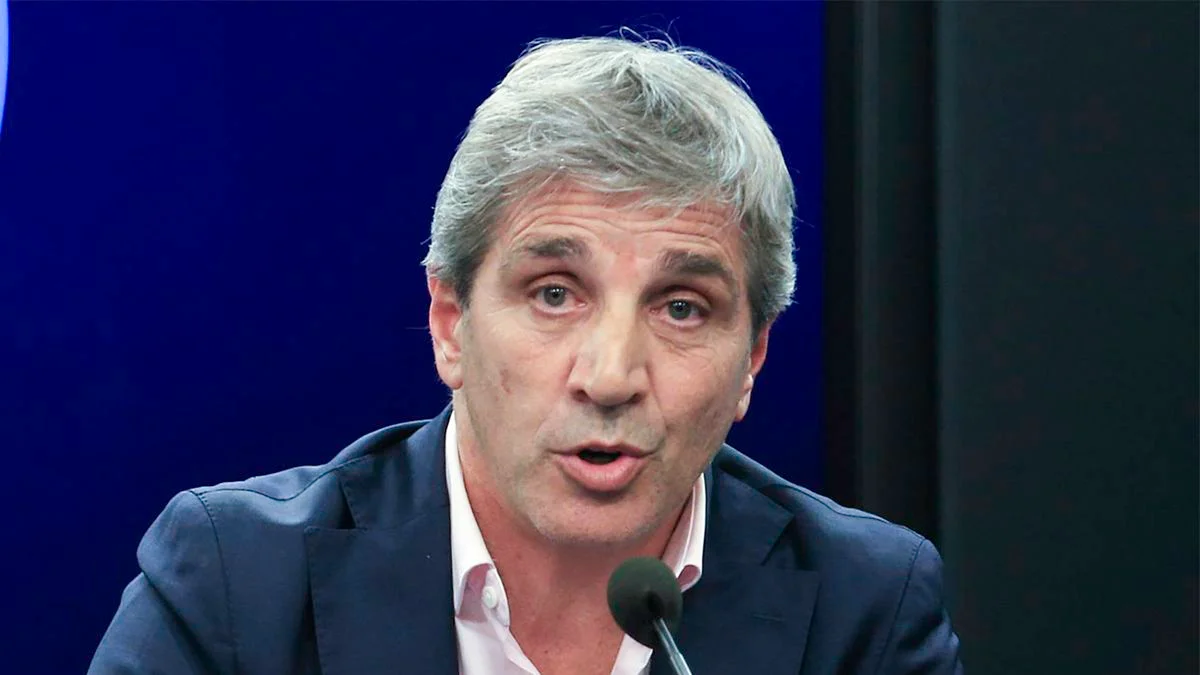 La advertencia de Luis Caputo a los empresarios por los "salarios miserables"