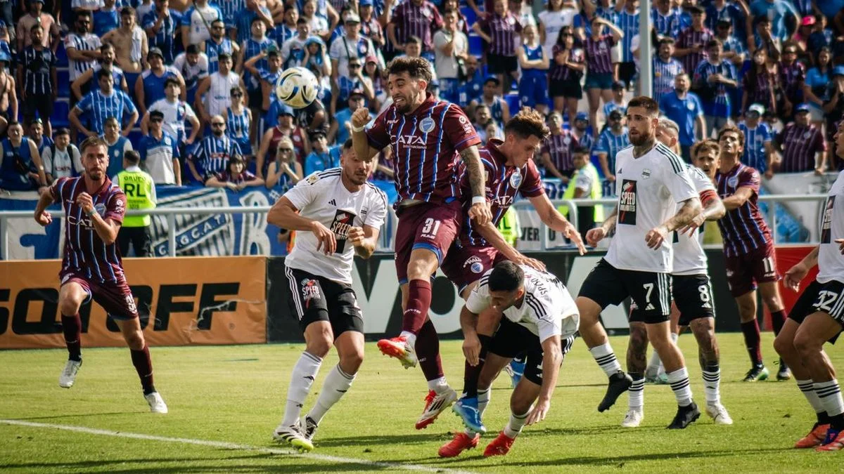 Godoy Cruz, al borde del abismo: cómo va el partido con Deportivo Riestra