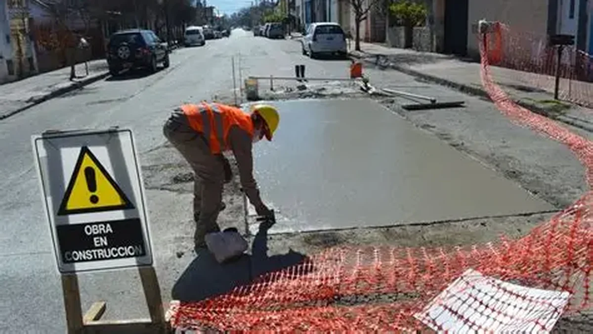 Malargüe avanza en las obras en las calles: tienen su propia fábrica de adoquines