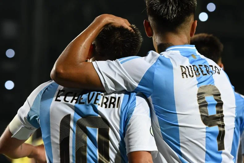 La Albiceleste goleó 6-0 a Brasil en el inicio del Sudamericano.