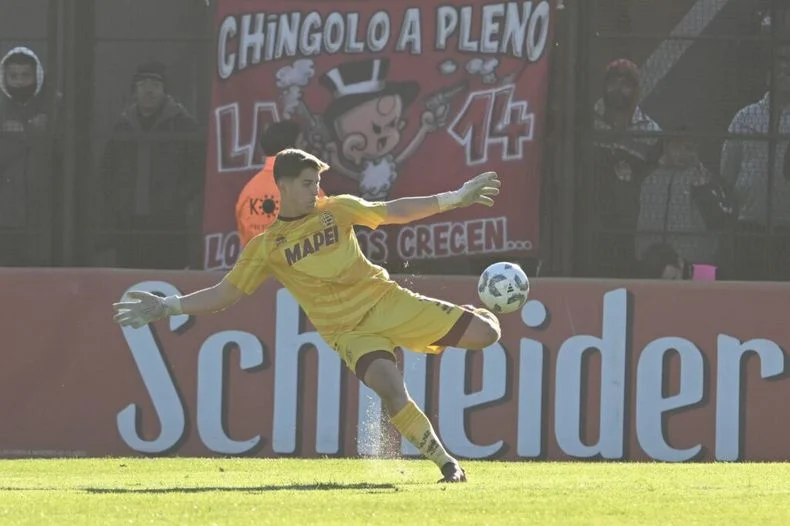 Nicol&aacute;s Cl&aacute;a, el nuevo arquero del Tomba.