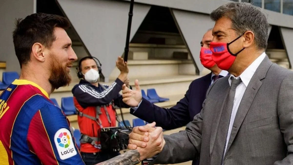 El polémico "ninguneo" de Laporta a Messi al elegir al mejor de la historia: el olvido que sacude Barcelona