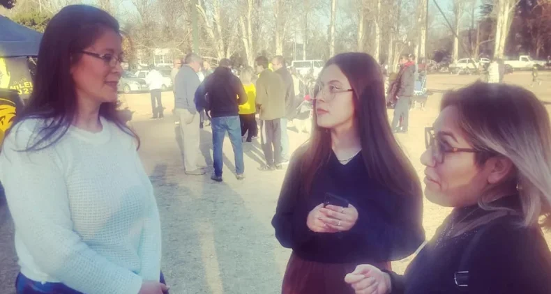 María Rosa Fagundez con otras militantes en San Rafael. 