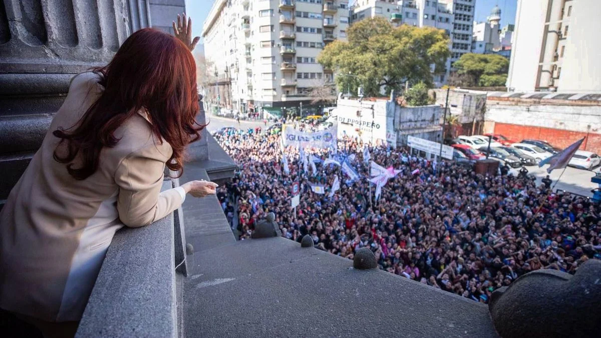 Cristina Fernández de Kirchner fue traslada a una clínica por una dolencia abdominal
