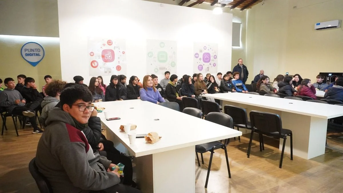 Ciberdelitos en adolescentes: capacitaron a alumnos de General Alvear para prevenirlos